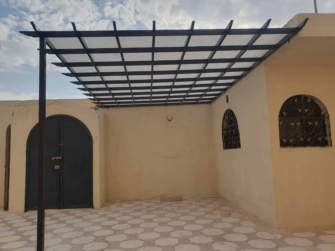 مظلات وسواتر